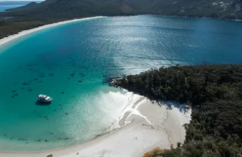 wineglass bay lookout